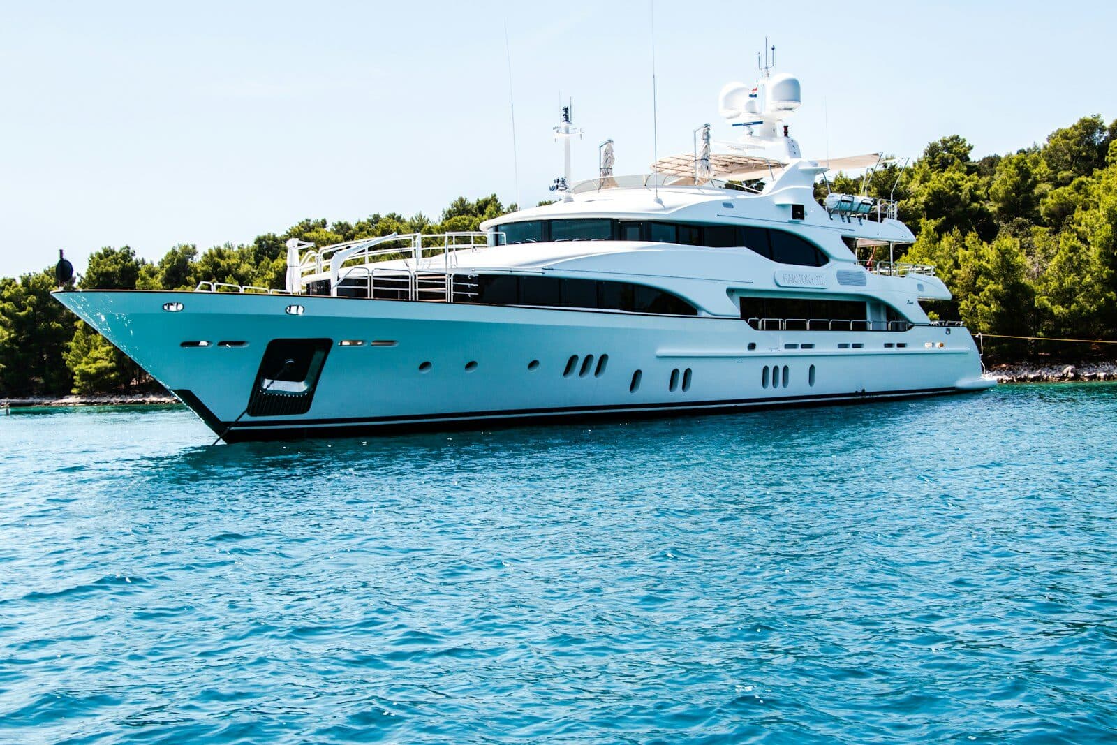 Private Yacht Cruise: Dubai Marina, Palm Jumeirah & Burj Al Arab